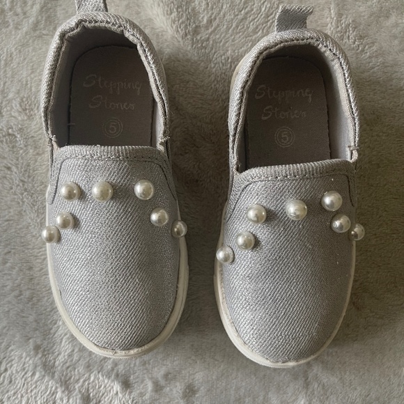 Toddler Slip On Sneakers Size 5 - Picture 9 of 12